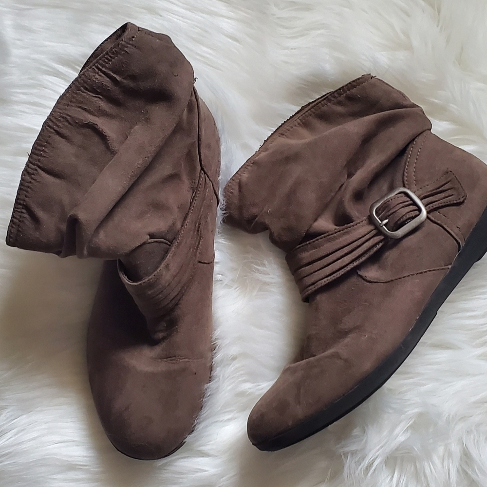 Arizona Jean co  ankle boots